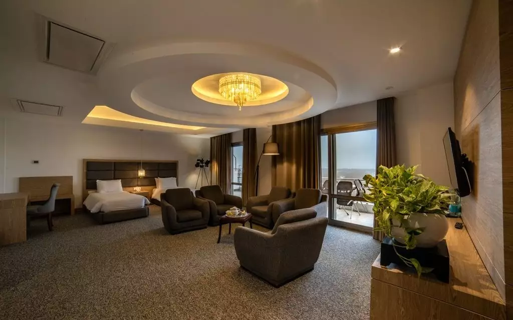 Alibaba https://cdn.alibaba.ir/ostorage/hotel-accommodation-images/698068016b43e2b9afa3c0ea_سوئیت رویال.webp